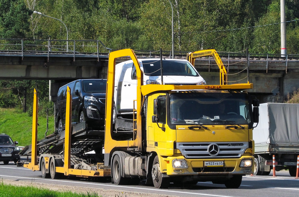 Тверская область, № М 923 УВ 69 — Mercedes-Benz Actros ('2003) 1836