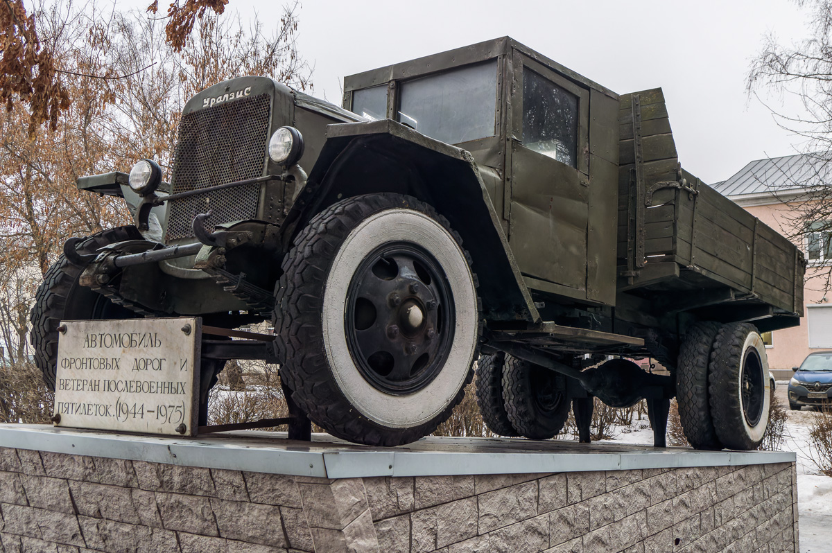 Пензенская область, № (58) Б/Н 0001 — УралЗИС-5М; Пензенская область — Автомобили на постаментах; Техника на постаментах, памятники (Пензенская область)