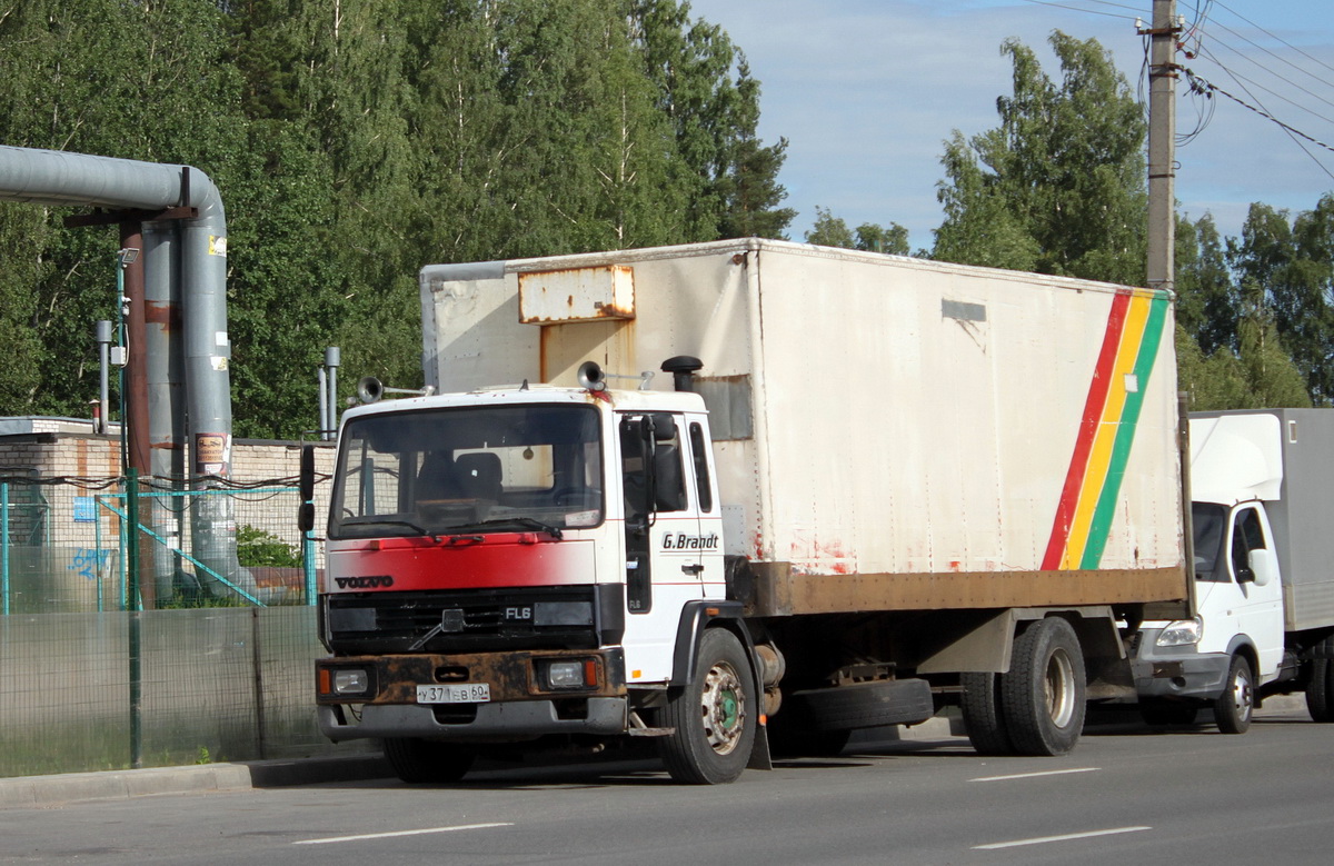 Псковская область, № У 371 ЕВ 60 — Volvo FL6