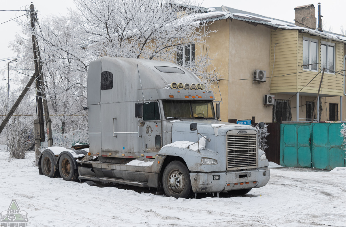 Восточно-Казахстанская область, № F 664 CXN — Freightliner FLD 120