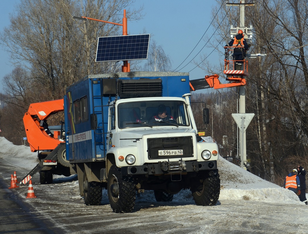 Кемеровская область, № Е 596 РВ 42 — ГАЗ-33081 «Садко»