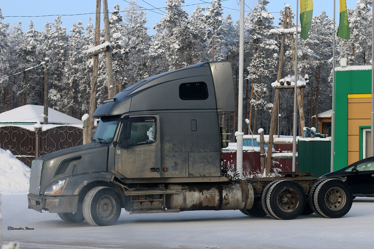 Хабаровский край, № С 537 ХК 27 — Volvo VNL670