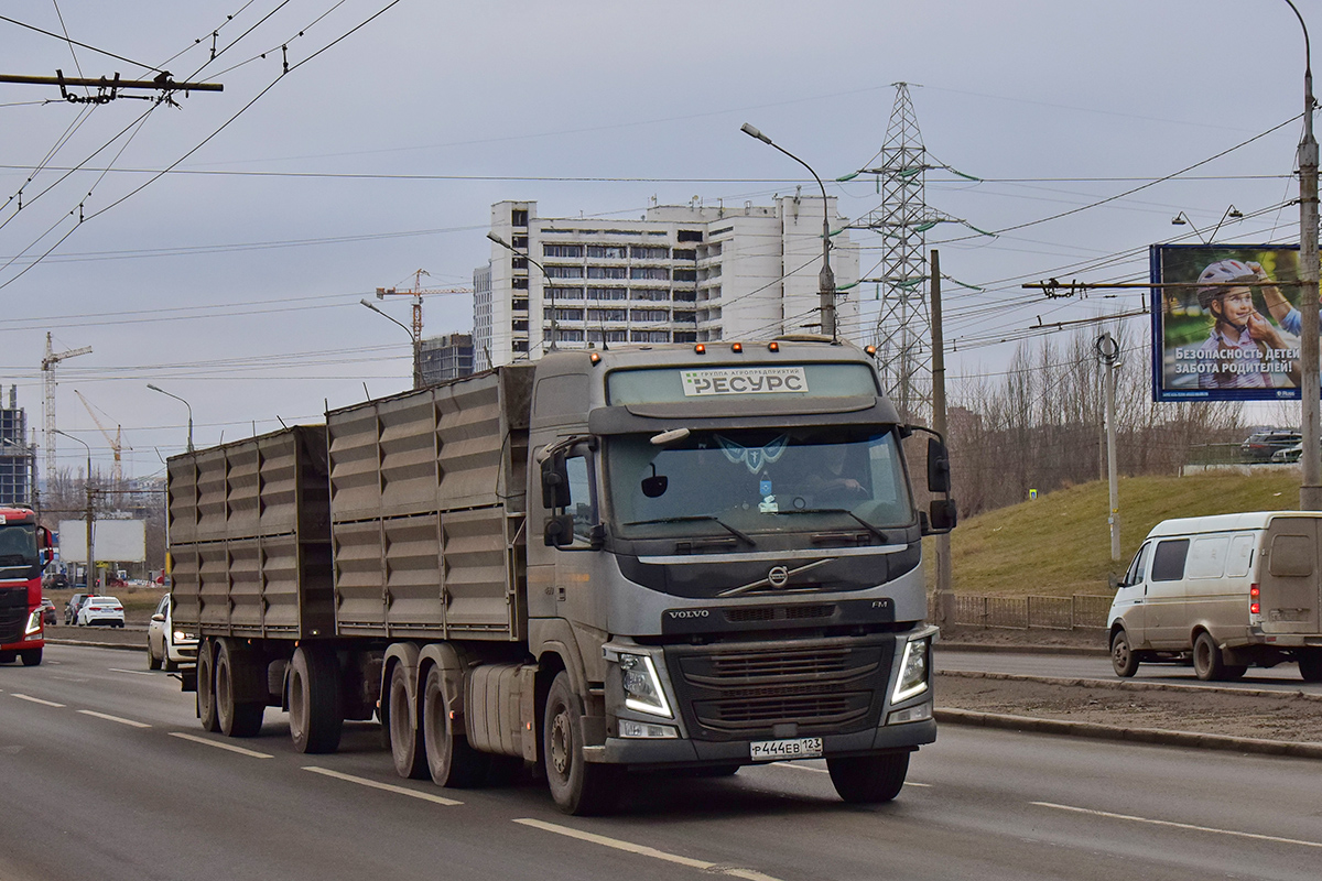 Краснодарский край, № Р 444 ЕВ 123 — Volvo ('2013) FM.460 [X9P]