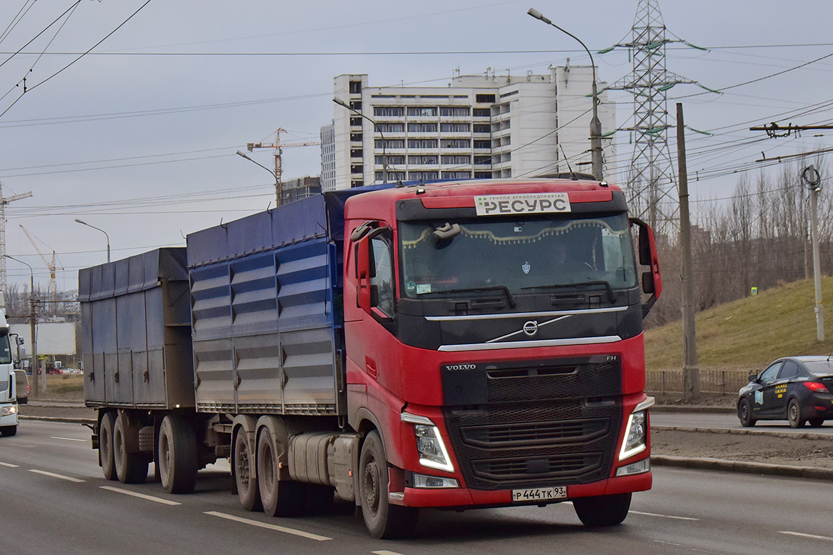 Краснодарский край, № Р 444 ТК 93 — Volvo ('2012) FH.420