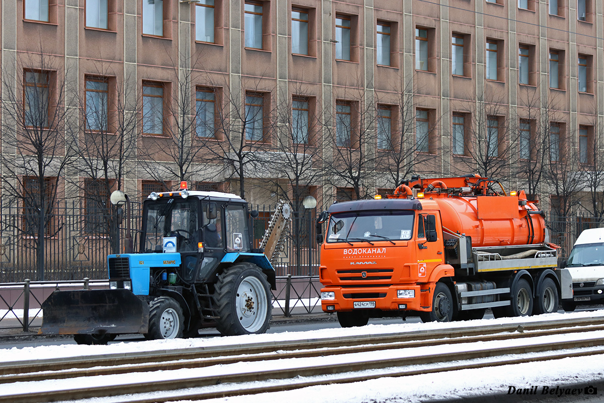 Санкт-Петербург, № (78) Б/Н СТ 0107 — Беларус-82.1; Санкт-Петербург, № А 424 СР 198 — КамАЗ-65115-50; Санкт-Петербург — Спецтехника с нечитаемыми на фото номерами