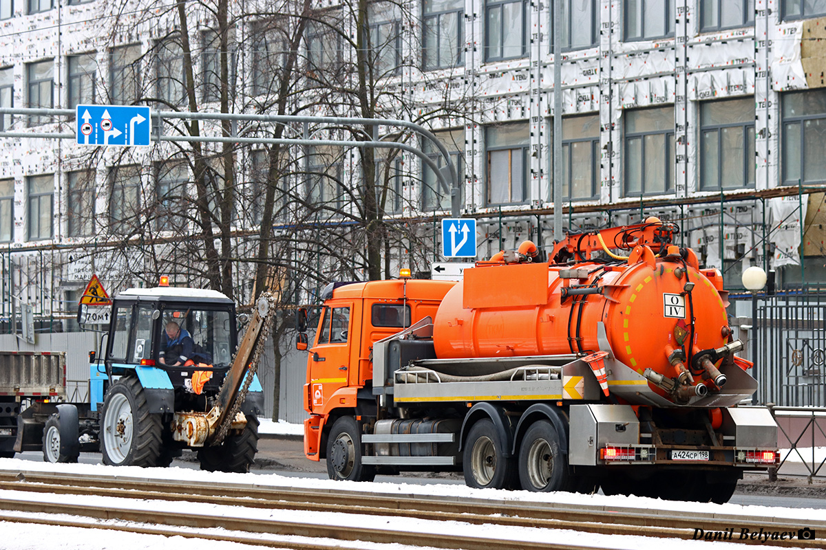 Санкт-Петербург, № (78) Б/Н СТ 0107 — Беларус-82.1; Санкт-Петербург, № А 424 СР 198 — КамАЗ-65115-50; Санкт-Петербург — Спецтехника с нечитаемыми на фото номерами