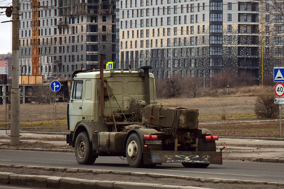 Волгоградская область, № М 965 ХО 134 — МАЗ-54323