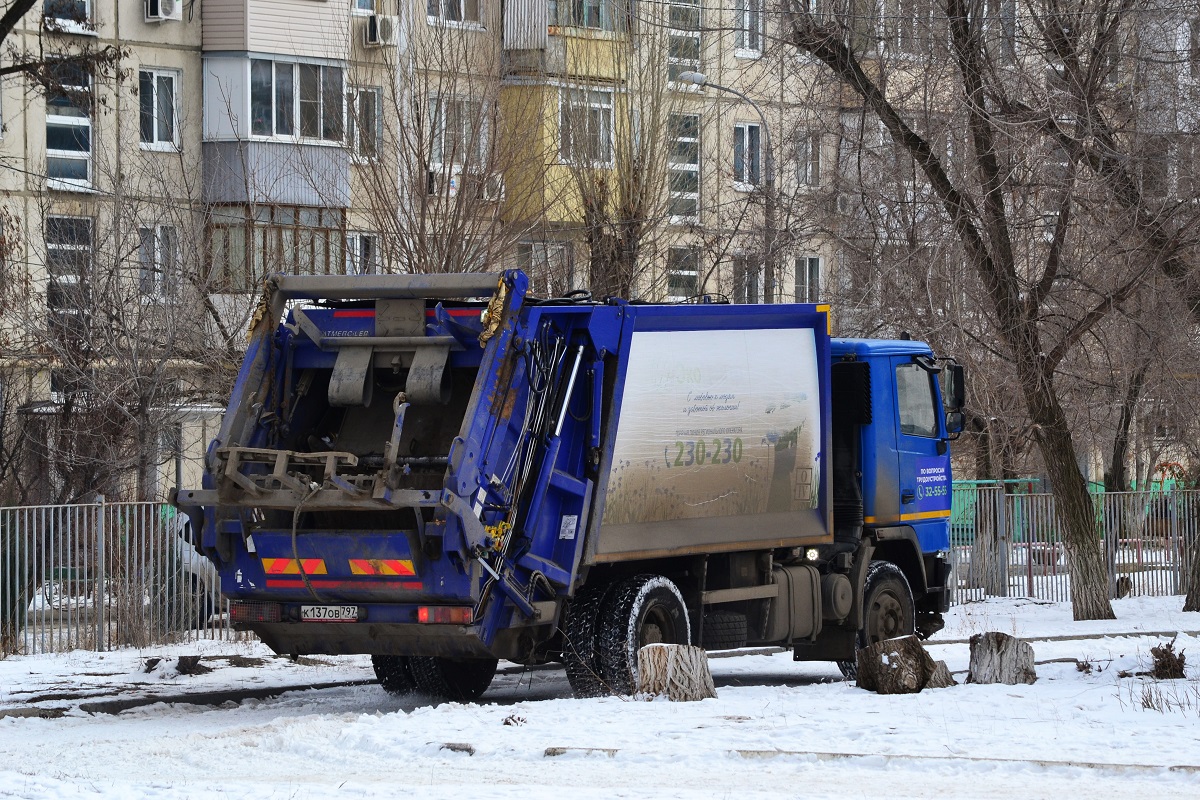 Волгоградская область, № К 137 ОВ 797 — МАЗ-534025