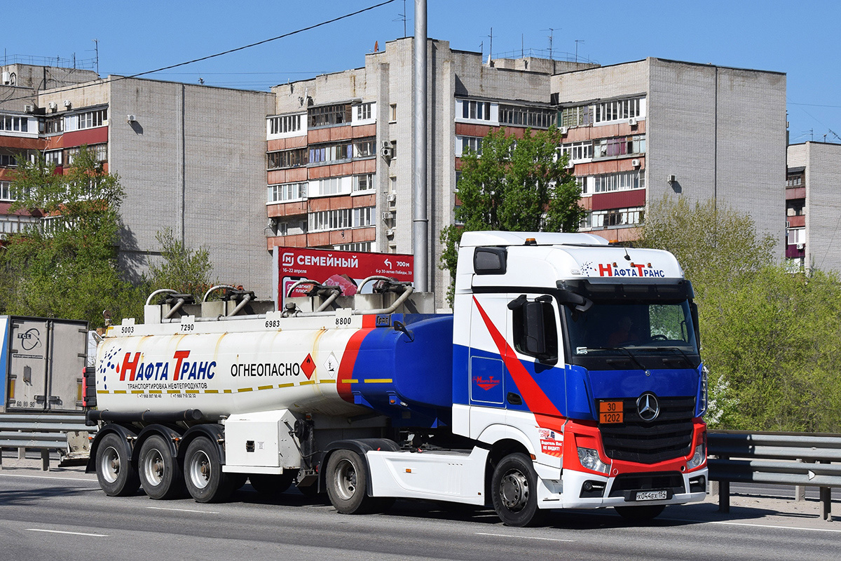 Волгоградская область, № Х 044 ЕХ 154 — Mercedes-Benz Actros '18 1845 [Z9M]