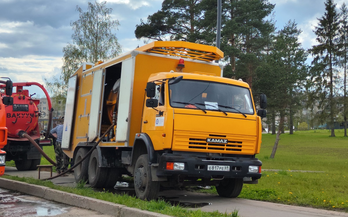Тверская область, № Е 817 РЕ 69 — КамАЗ-65115-62