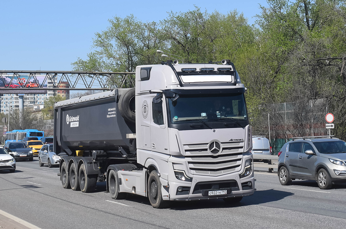 Москва, № О 922 ТК 797 — Mercedes-Benz Actros ('2018) 1851
