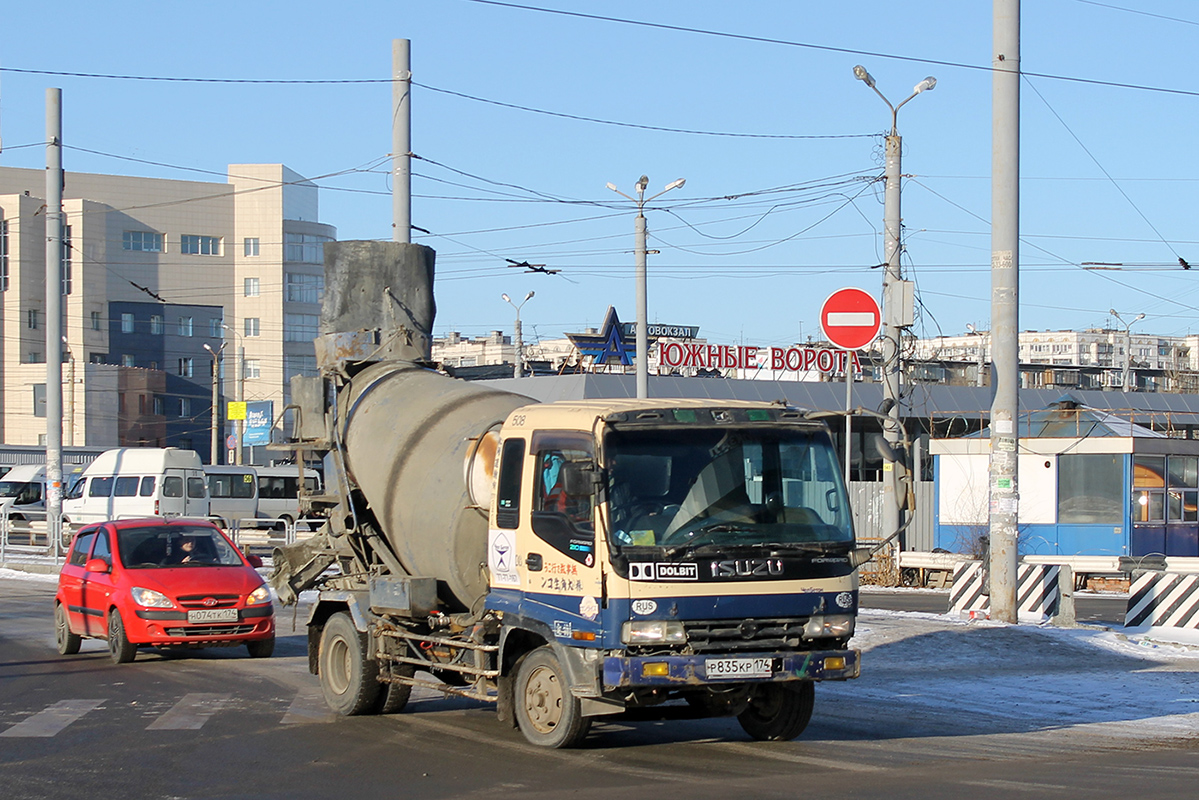 Челябинская область, № Р 835 КР 174 — Isuzu Forward (общая модель)