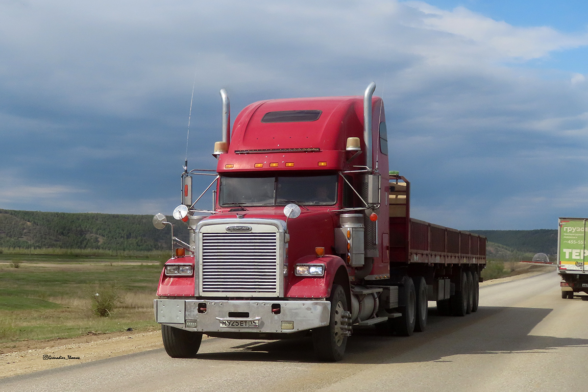 Саха (Якутия), № М 925 ЕТ 14 — Freightliner FLD 120 Classic