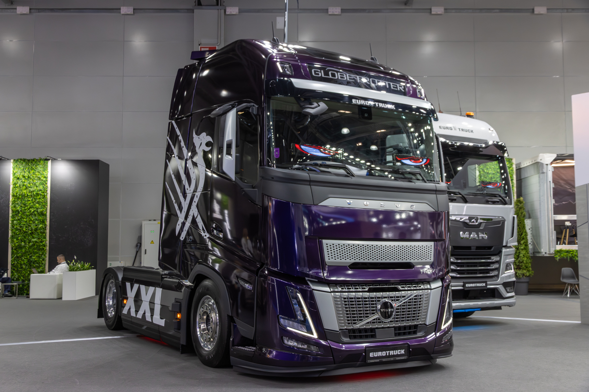 Москва, № (77) Б/Н 0188 — Volvo ('2024) FH-Series Aero; Москва — Автомобили без номеров; Москва — Новые автомобили; Московская область — Выставки "COMvex" и "CTT Expo"— 2025 Москва, № (77) Б/Н 0188 — Volvo ('2024) FH-Series Aero; Москва — Автомобили без номеров; Москва — Новые автомобили; Московская область — Выставки "COMvex" и "CTT Expo"— 2025