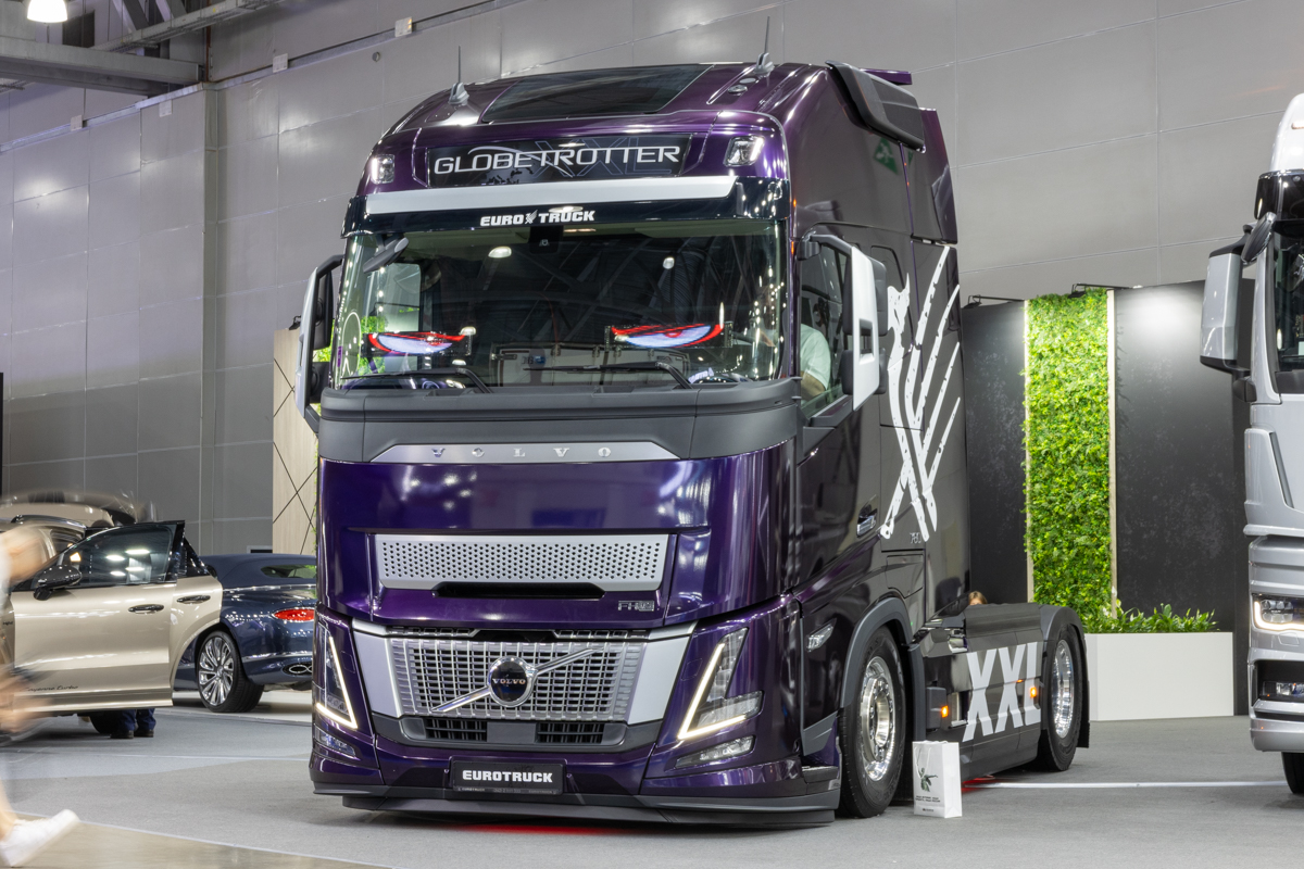 Москва, № (77) Б/Н 0188 — Volvo ('2024) FH-Series Aero; Москва — Автомобили без номеров; Москва — Новые автомобили; Московская область — Выставки "COMvex" и "CTT Expo"— 2025 Москва, № (77) Б/Н 0188 — Volvo ('2024) FH-Series Aero; Москва — Автомобили без номеров; Москва — Новые автомобили; Московская область — Выставки "COMvex" и "CTT Expo"— 2025