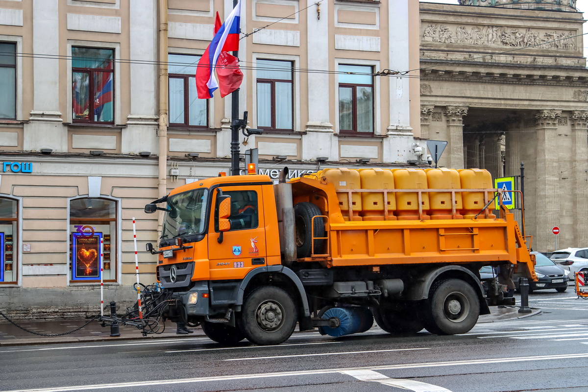 Санкт-Петербург, № 933 — Mercedes-Benz Actros ('2009) 2041 Санкт-Петербург, № 933 — Mercedes-Benz Actros ('2009) 2041