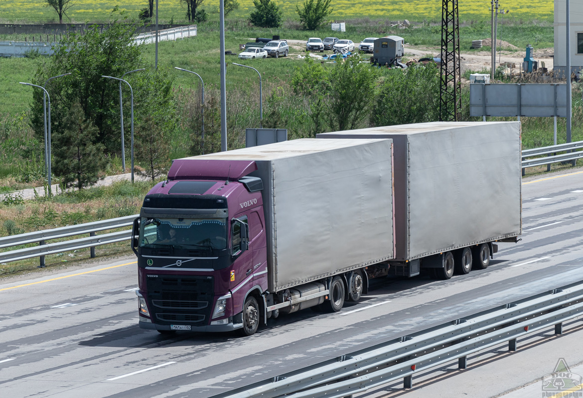 Алматы, № 141 AII 02 — Volvo ('2012) FH.500
