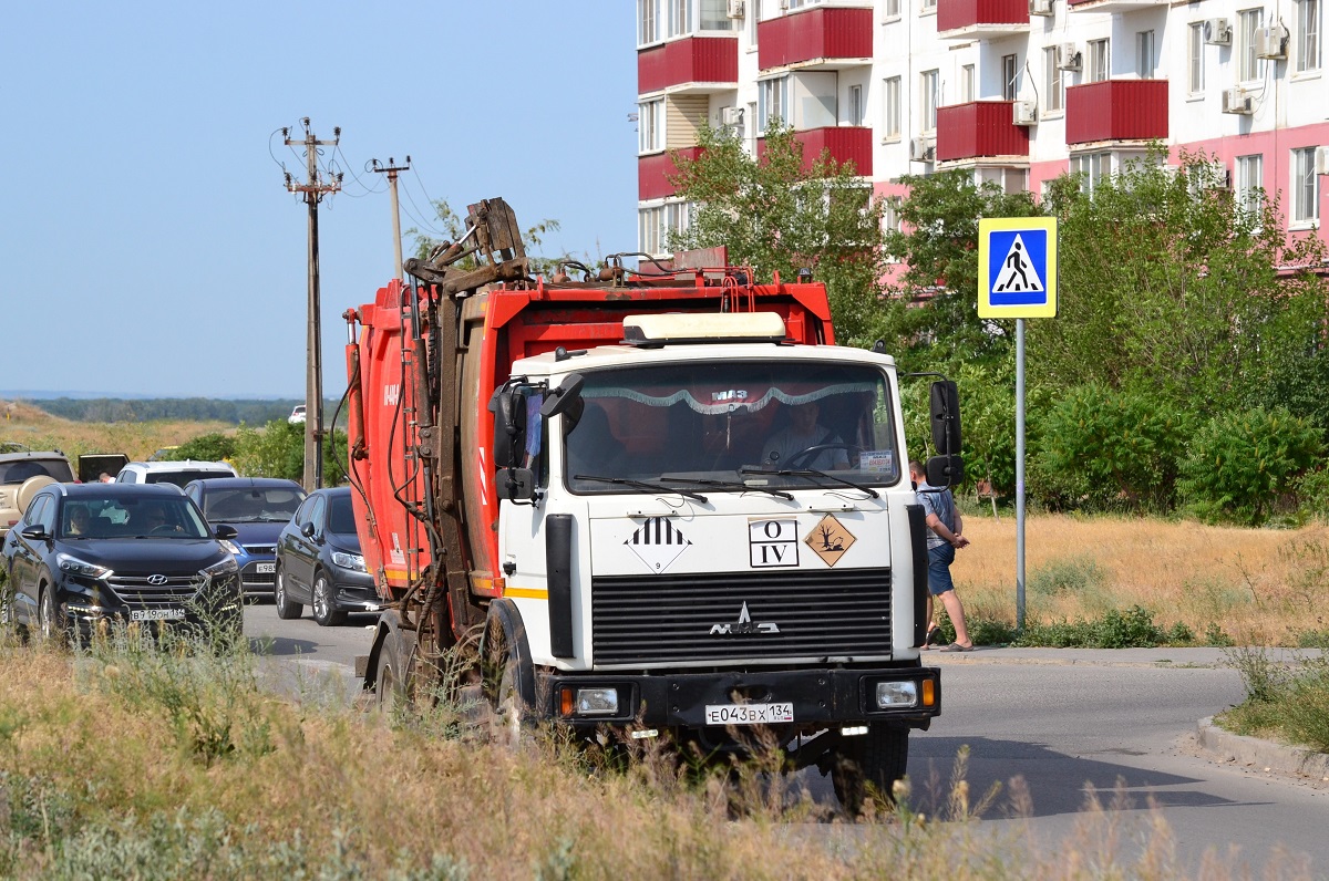 Волгоградская область, № Е 043 ВХ 134 — МАЗ-5337X2
