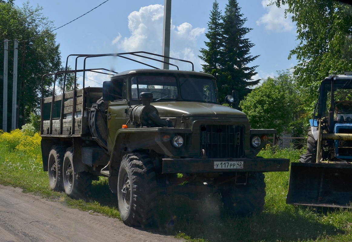 Кемеровская область, № У 117 РР 42 — Урал-375Д